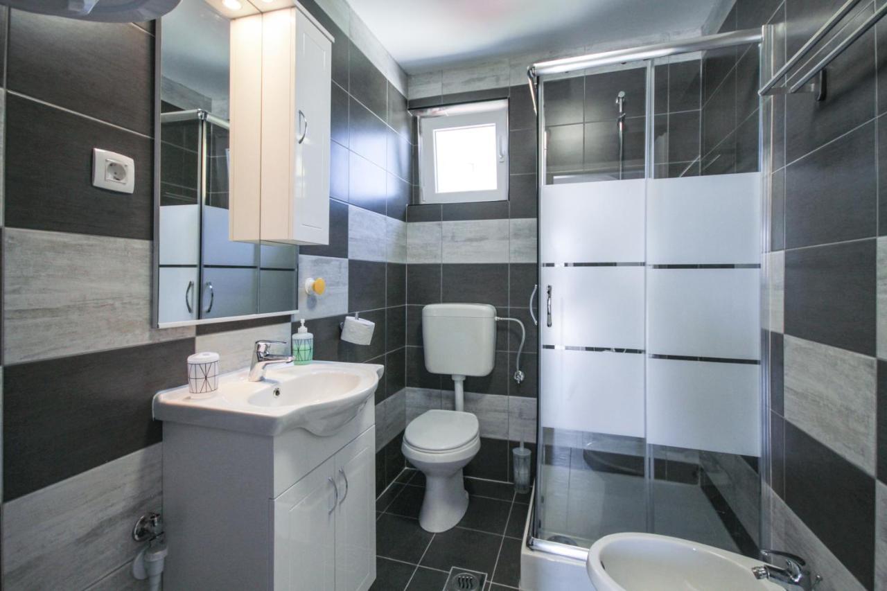 Apartment Tosca With Parking โรวีน ภายนอก รูปภาพ