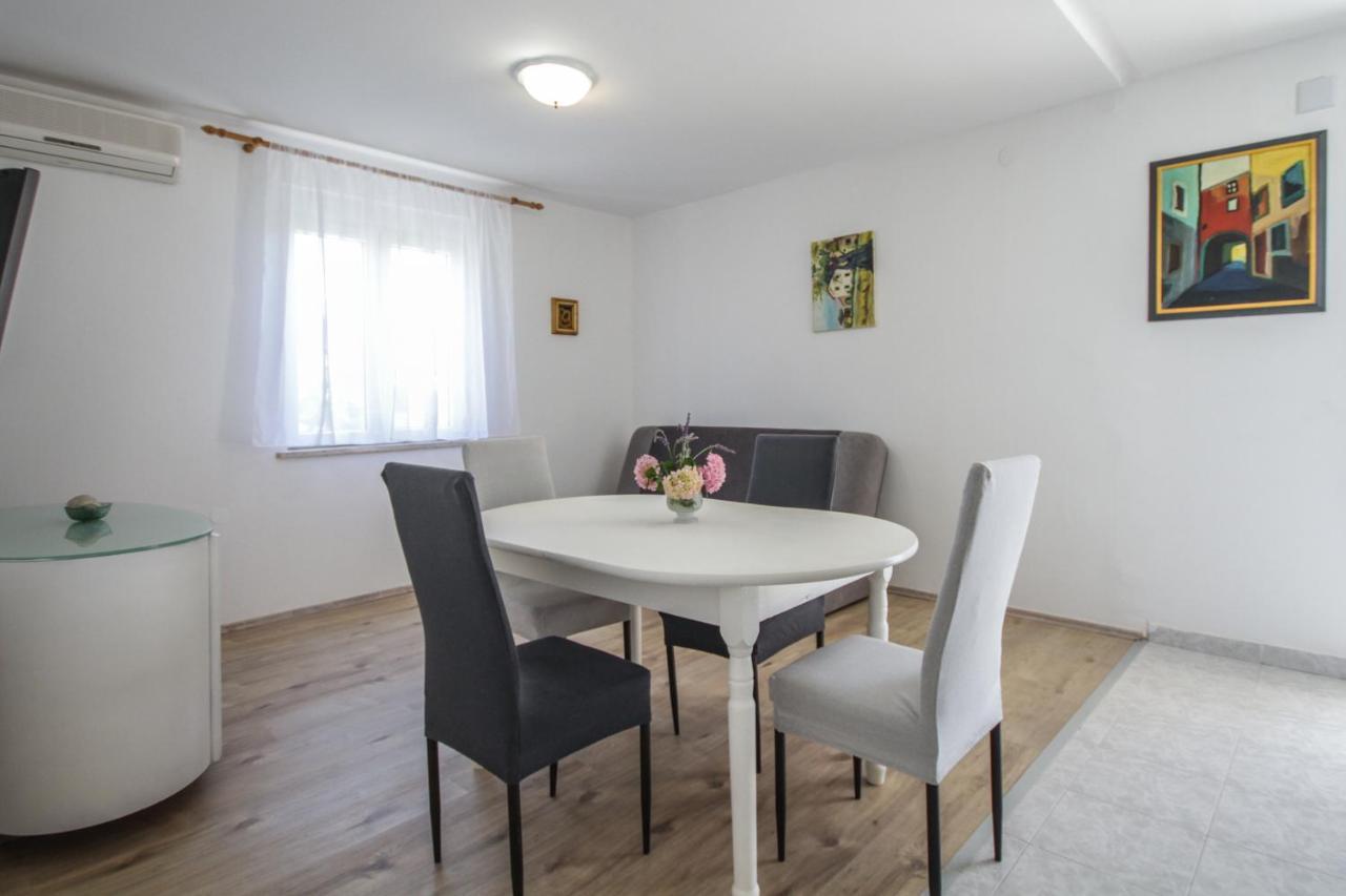 Apartment Tosca With Parking โรวีน ภายนอก รูปภาพ