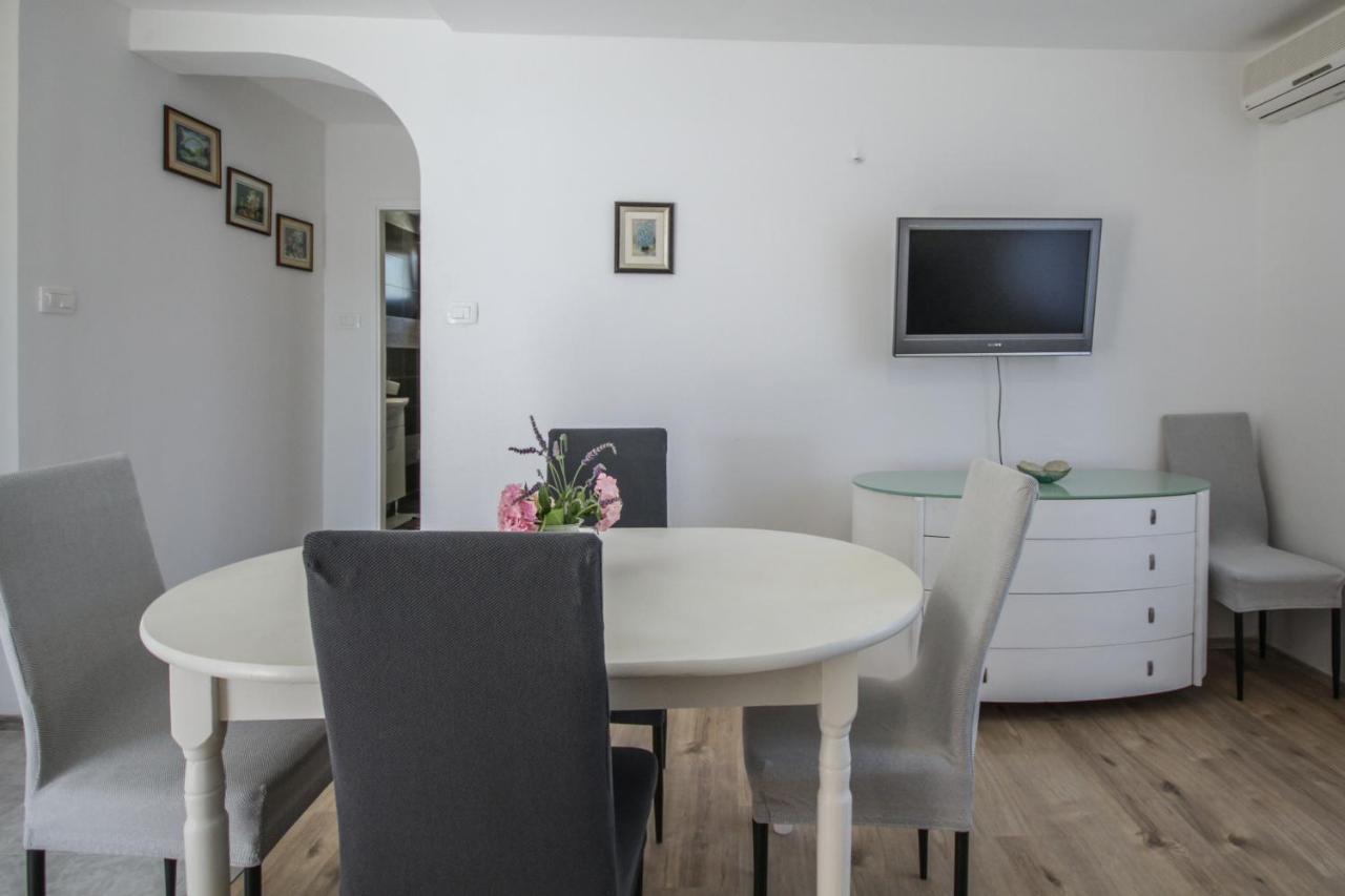 Apartment Tosca With Parking โรวีน ภายนอก รูปภาพ