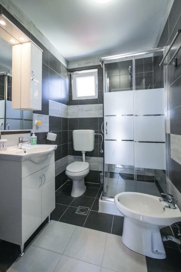 Apartment Tosca With Parking โรวีน ภายนอก รูปภาพ