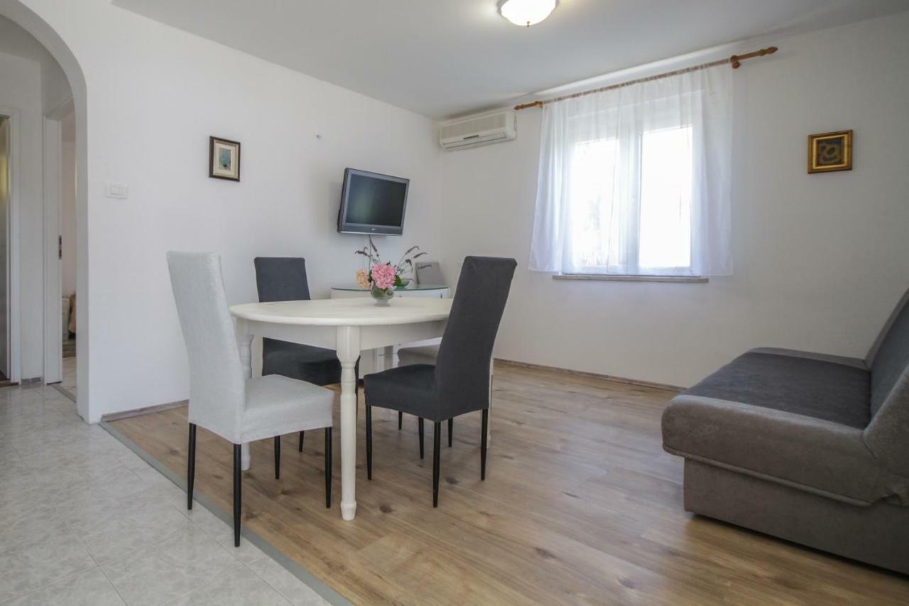 Apartment Tosca With Parking โรวีน ภายนอก รูปภาพ